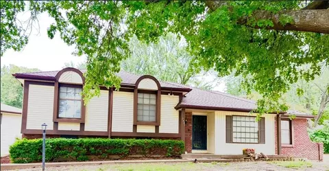 7401 E 127th St, Grandview, MO 64030