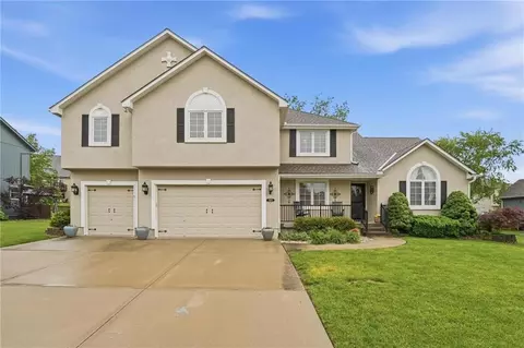 2605 SW Winterview Cir, Lees Summit, MO 64081