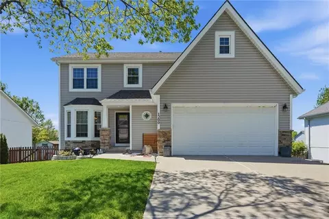 1200 Tyler Ln, Greenwood, MO 64034