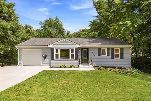 5807 N Flora Ave, Gladstone, MO 64118