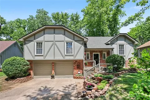 1930 E Sunvale Dr, Olathe, KS 66062