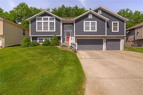 108 NE Topaz Dr, Lees Summit, MO 64086