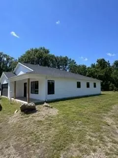 902 S Monroe St, Lyndon, KS 66451