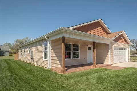 902 S Monroe St, Lyndon, KS 66451