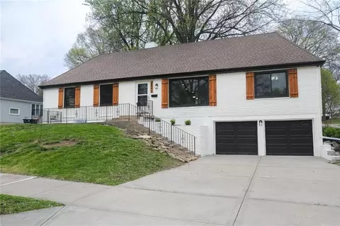 4801 NE Sherwood Dr, Kansas City, MO 64119
