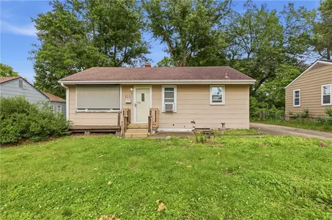 3207 S Vermont Ave, Independence, MO 64052