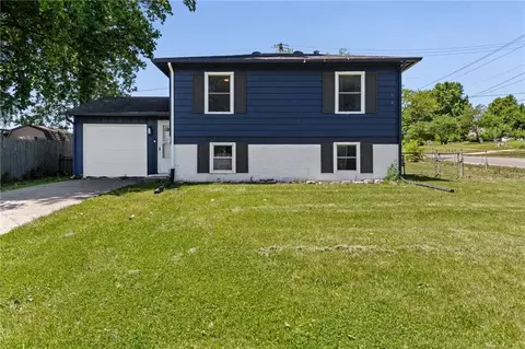914 N Arrowhead Dr, Independence, MO 64056