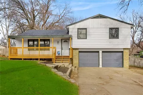 9306 E 81st St, Raytown, MO 64138