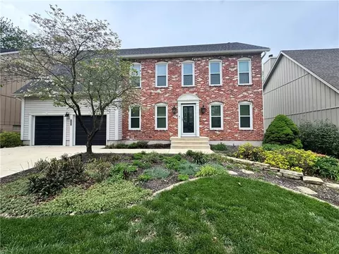 8344 Acuff Ln, Lenexa, KS 66215