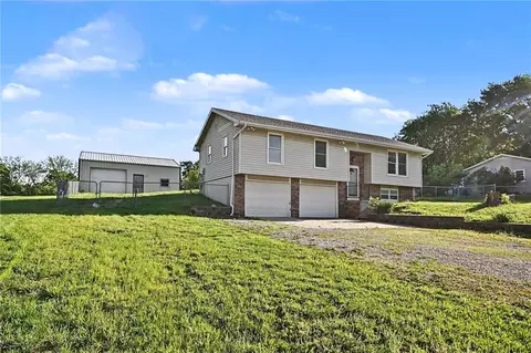 1104 3rd St, Camden Point, MO 64018