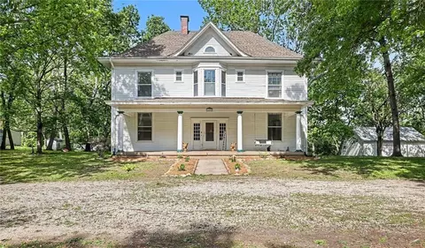 405 Fifth St, Camden Point, MO 64018