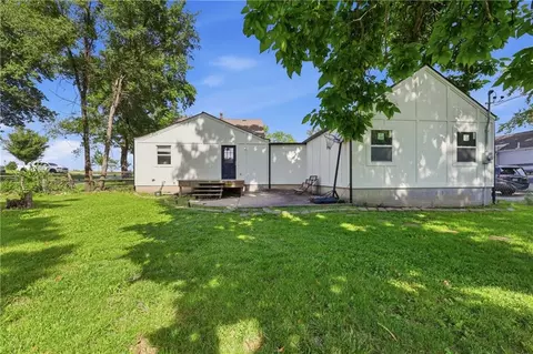 Exterior - 604 NE Douglas St, Lees Summit, MO 64063 photo 3 of 3