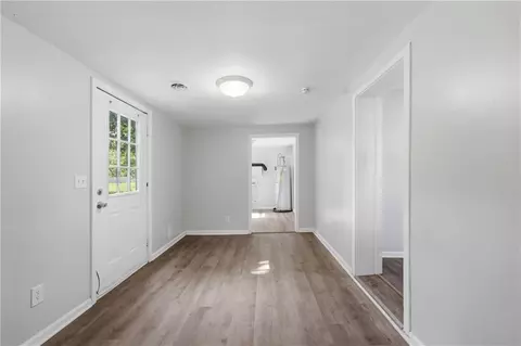Entry Way - 604 NE Douglas St, Lees Summit, MO 64063 photo 2 of 4