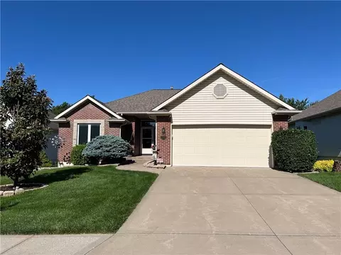 3228 S Cardinal Ct, Blue Springs, MO 64015
