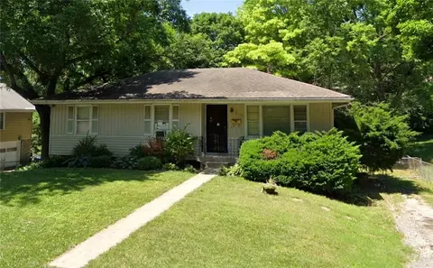 8116 Wayne Ave, Kansas City, MO 64131