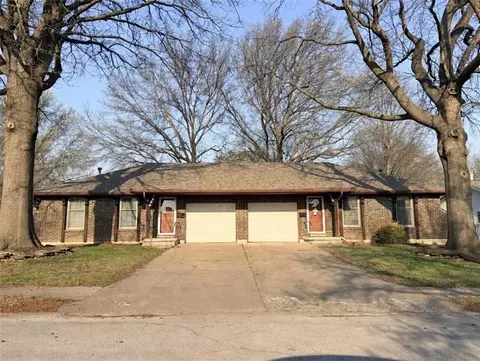 606 NE Magellan Ave, Lees Summit, MO 64063
