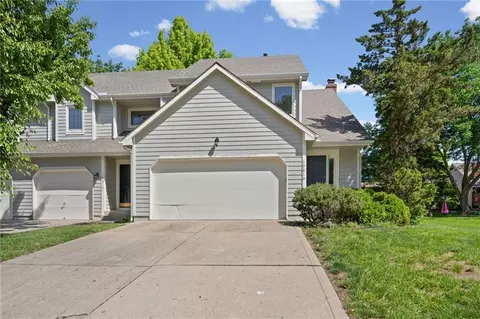 10810 W 116th St, Overland Park, KS 66210