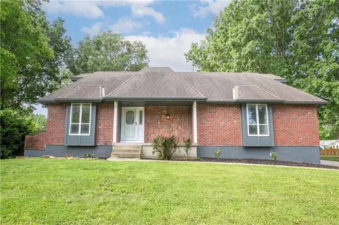 115 N Park Dr, Raymore, MO 64083