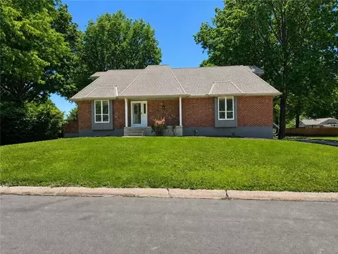 115 N Park Dr, Raymore, MO 64083