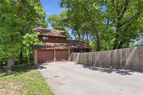 5796 SE Pine Ln, Holt, MO 64048