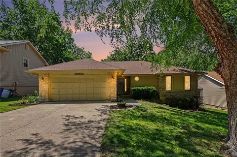 6906 N Flora Ave, Gladstone, MO 64118