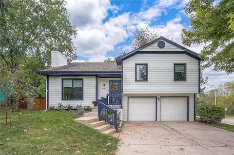 1032 NE Bristol Dr, Lees Summit, MO 64086