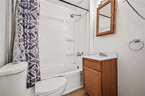 Bath - 191 N Burns St, Fillmore, MO 64449 photo 1 of 1