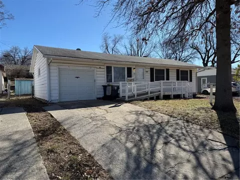 7525 E 52nd St, Kansas City, MO 64129