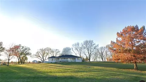 17341 158th St, Basehor, KS 66007
