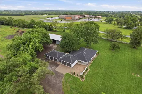 17341 158th St, Basehor, KS 66007