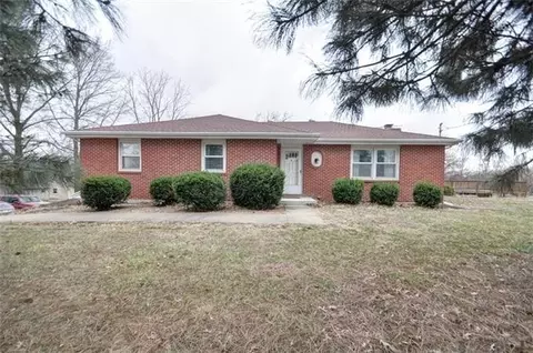 2526 Tri County Line Rd, Lathrop, MO 64465