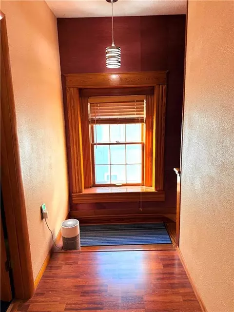 Entry Way - 412 S Main St, Brookfield, MO 64628 photo 3 of 4