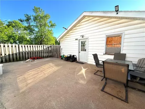 Exterior - 412 S Main St, Brookfield, MO 64628 photo 7 of 9