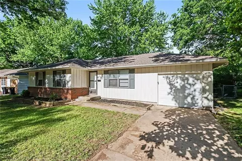 9318 Palmer Ave, Kansas City, MO 64138