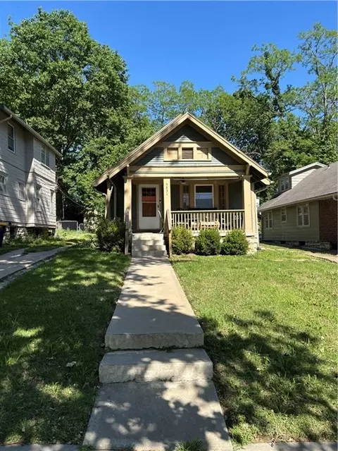 5831 Tracy Ave, Kansas City, MO 64110