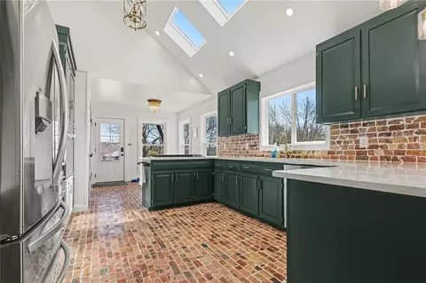 107 E Santa Fe Trl, Kansas City, MO 64145