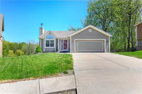 11915 N Holmes Ct, Kansas City, MO 64155