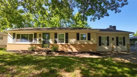 1512 NW B St, Blue Springs, MO 64015