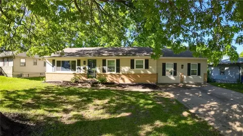 1512 NW B St, Blue Springs, MO 64015