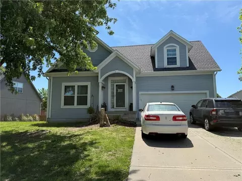 20461 W 201 St, Spring Hill, KS 66083