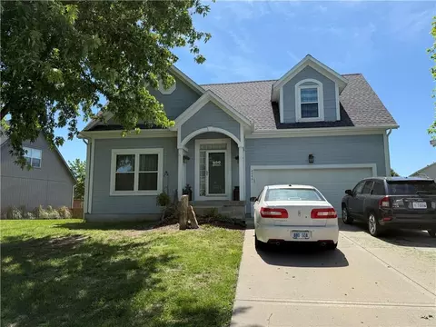 20461 W 201 St, Spring Hill, KS 66083