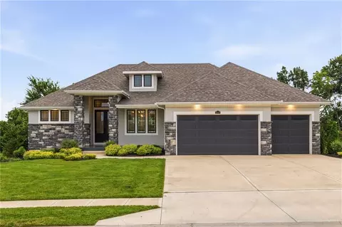 10139 N Kansas Ct, Kansas City, MO 64155