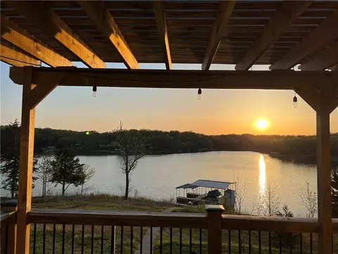 54 SE Lakeview Dr, Lacygne, KS 66040