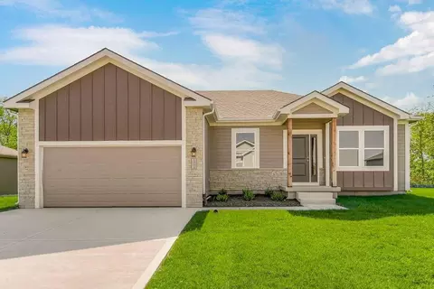 Exterior - 704 Blazing Star Dr, Raymore, MO 64083 photo 2 of 2