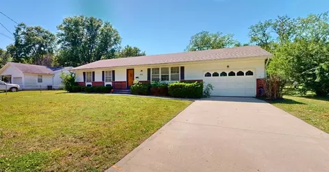 631 N Perkins St, Nevada, MO 64772