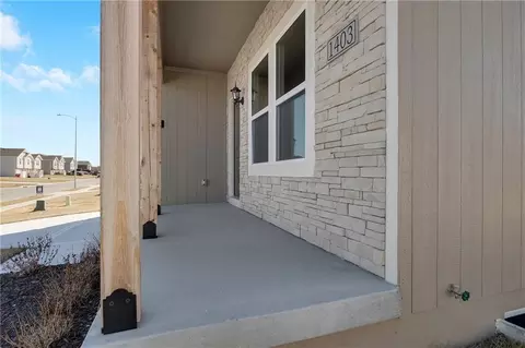 Exterior - 603 Foxglove Ln, Raymore, MO 64083 photo 3 of 5