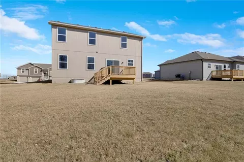 Exterior - 603 Foxglove Ln, Raymore, MO 64083 photo 4 of 5