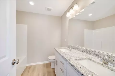 Bath - 603 Foxglove Ln, Raymore, MO 64083 photo 1 of 2
