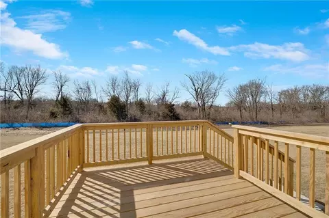 Exterior - 603 Foxglove Ln, Raymore, MO 64083 photo 2 of 5