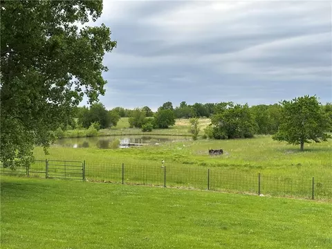 10510 W 327th St, Paola, KS 66071